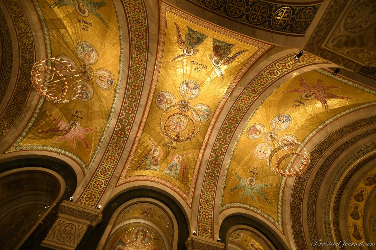 Ceiling underneath one of the choir galleries