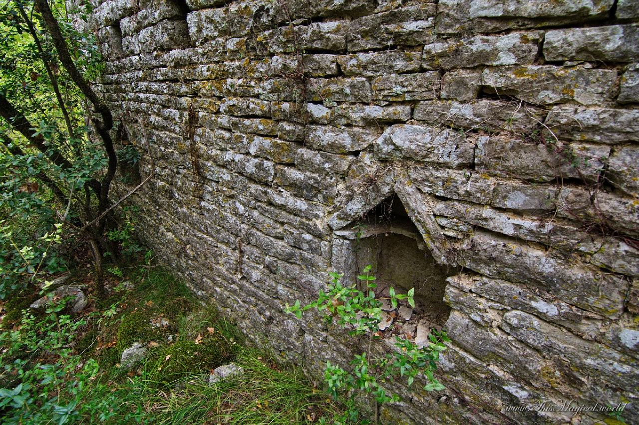 Functional wall niches used for housing oil lamps