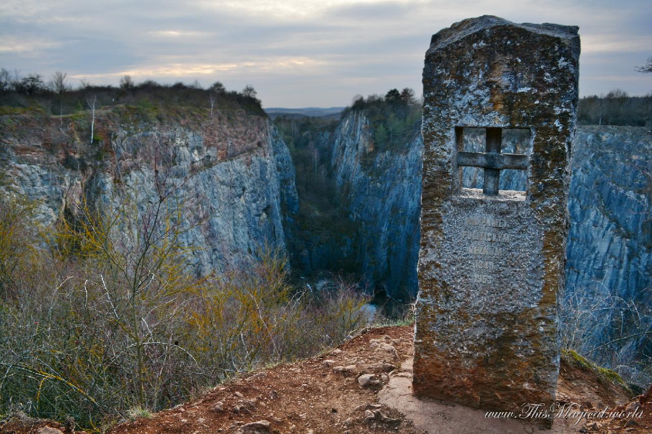 Monument to the political prisoners at the top of Mexico quarry