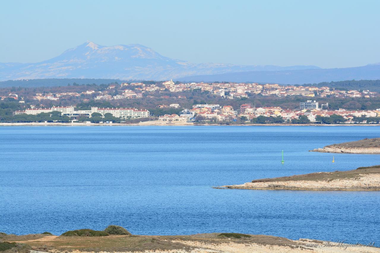 Towns of Medulin and Ližnjan, dominated by mount Vojak