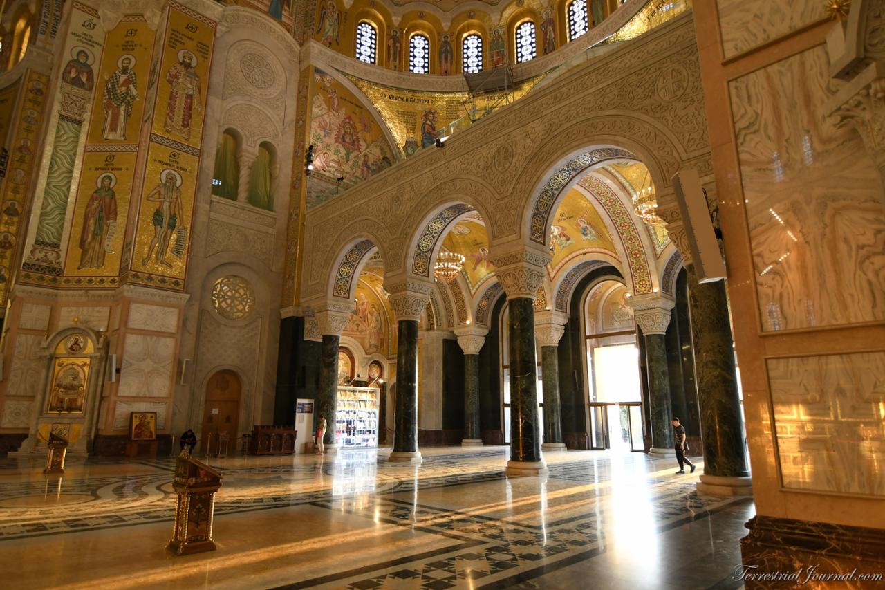 Main entrance with one of three choir galleries